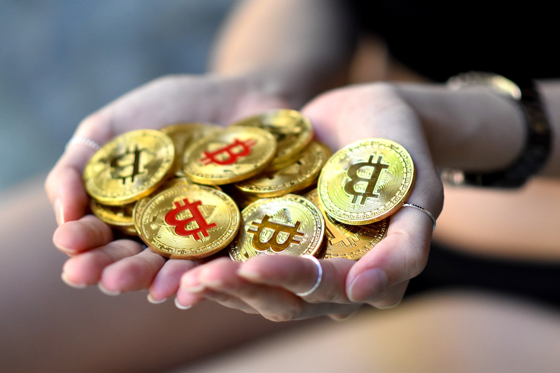 Miniaturka - Inwestycje w kryptowaluty bez wydawania pieniędzy: Darmowe Bitcoiny dla każdego